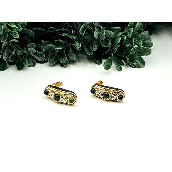 Vintage Gold Tone Green Gems Detailed Filigree Stud Earrings - Picture 3 of 8